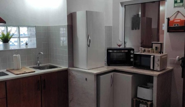 Homerez - Air-Conditioned House in Redondo - Modern Comfort