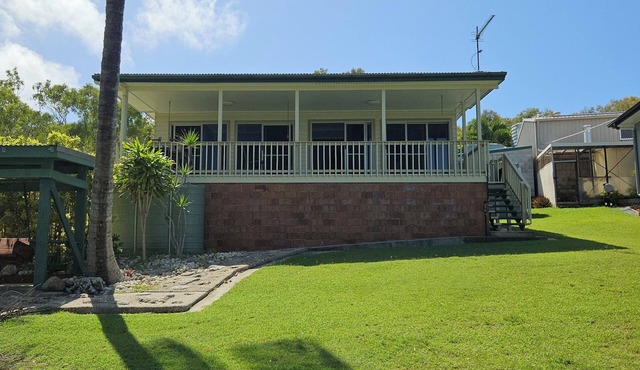 House at Gatcombe Heads, Facing Island