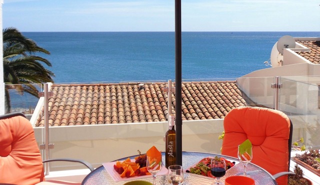 I loved my stay so much I bought the casa - it's genuinely close to the sea!