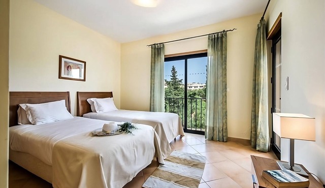 Indulge in Home-Like Comfort! Outdoor Swimming Pools, Close to Burgau Beach!