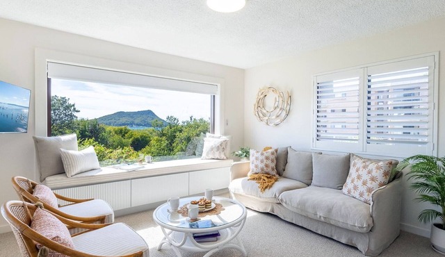 Intrepid, 14/3 Intrepid Close - Unlimited magnificent water views