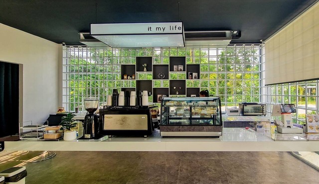 It My Life Cafe X Camp