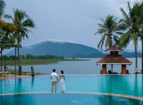 Kaengkrachan Boathouse Paradise Resort