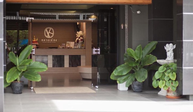 Klaang Muang Hotel (โรงแรมกลางเมือง)