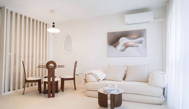 La Casa Bondi- AC/Rooftop Pool/Designer Style -6 mins bus ride to Bondi Beach