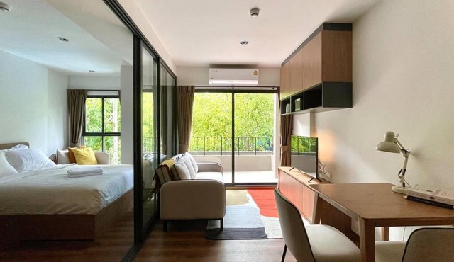 La habana 54 with large balcony and pool view!