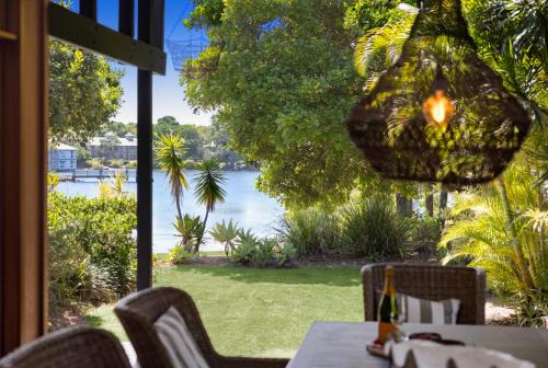 Lagoon View - Luxury Villa with Resort Facilities