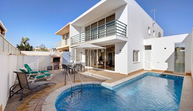 Lagos Beach Pool Villa Holiday Home with Private Pool, Wi-Fi and Air Conditioning
