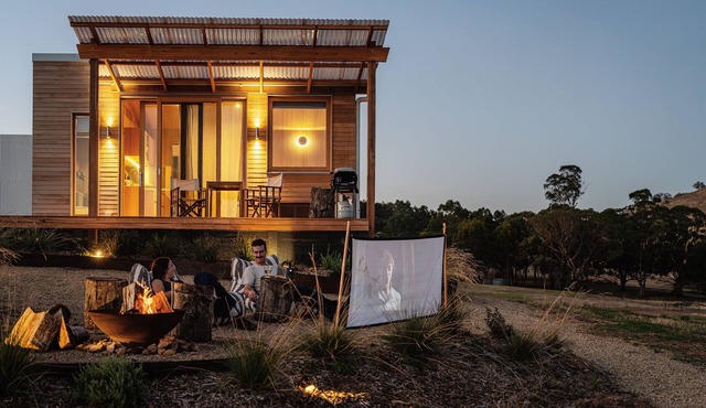 Lake Eildon Retreat, with Lake views, plunge pool and outdoor cinema