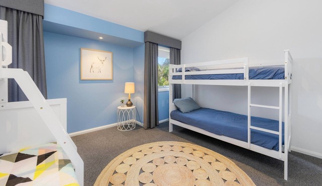 Laze @ Lighthouse - modern family home with views and pool