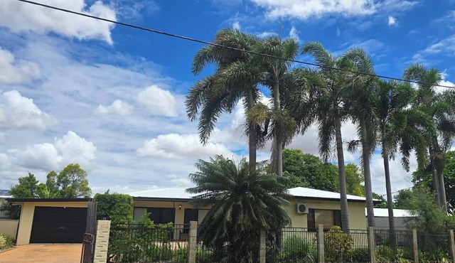 Life's good in Parkside - Relaxing 3BR Retreat w Pool & Patio