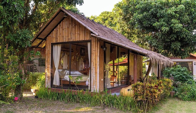 Lion Cafe Resort