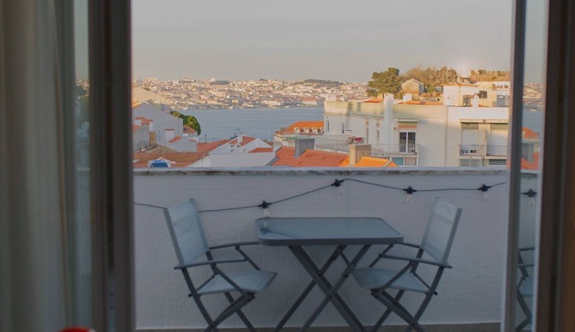 Lisbon View - Balcony - AC & Gigabit WiFi