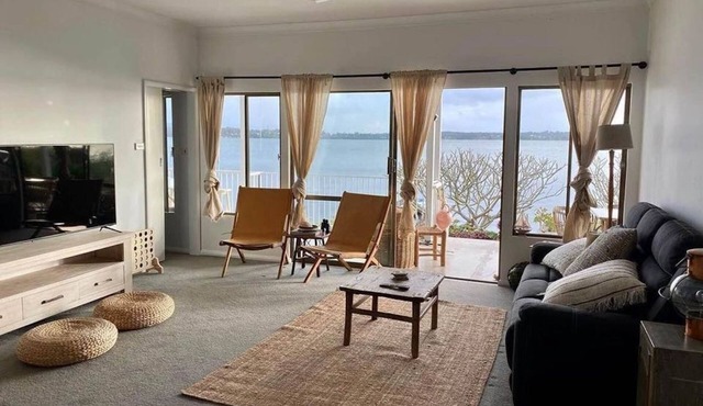 Little's Lakehouse Absolute Waterfront