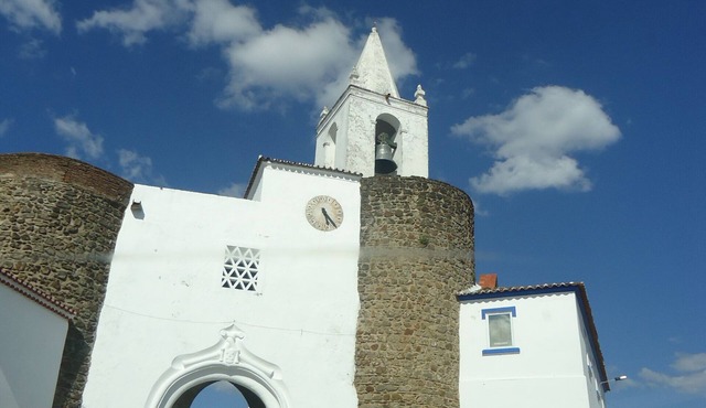 LIVING IN A MEDIEVAL CASTLE BY ÉVORA- LONG TERM RENTING