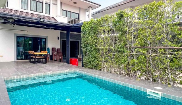 Local 4BR Pool House - Near City with Pool Table