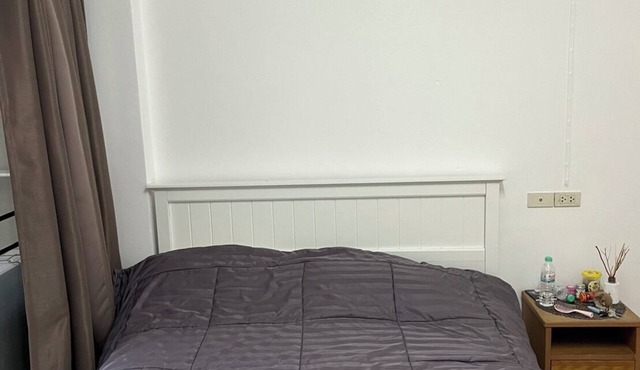 Lovely 1-bedroom apartment with AC in vibrant Krung Thep Maha Nakhon
