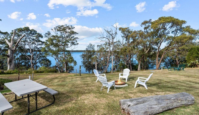 Luminara Lago 6br Waterfront Retreat with Pool at Silverwater