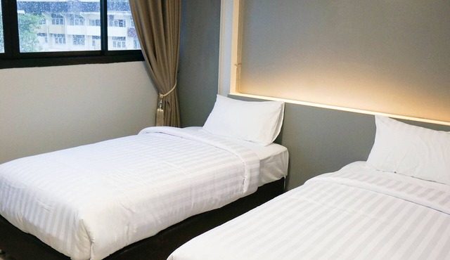 Lux Rooms Night Bazaar