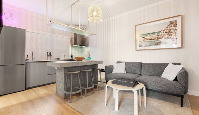 Luxe 2BR w/Smart TV Steps from Bondi Beach