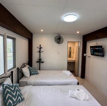 Luxe Nan Twin Bed Room