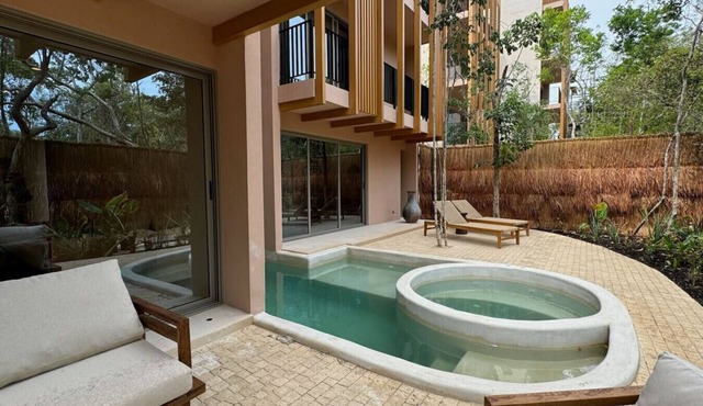 Luxury 3 BR w/prv Pool Aflora