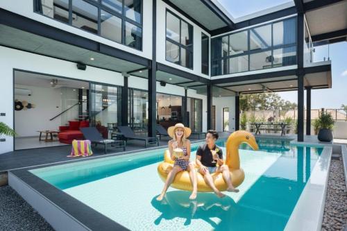 LUXURY 4BR Oxygen Pool Villa Near Nai Harn Beach - Sunset Garden 7