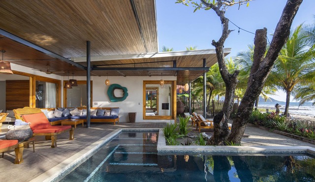 Luxury Beachfront Villa in Akoya