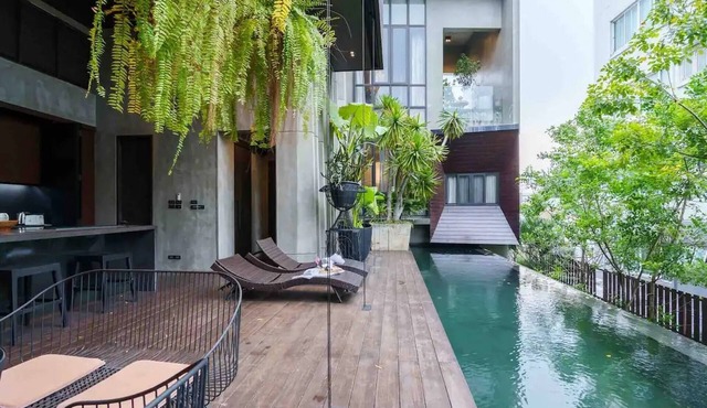 Luxury Modern Pool Jacuzzi Villa 5BR Thonglor
