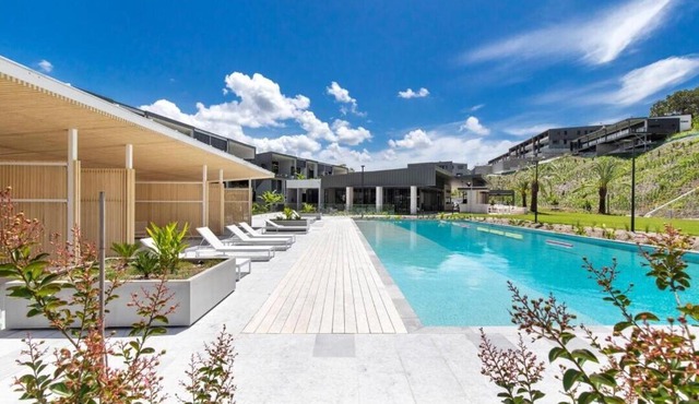 Luxury Noosa Resort Apartment with Pool