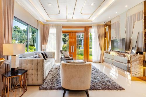 Luxury Pool Villa Near Airport Cinema Room number 29