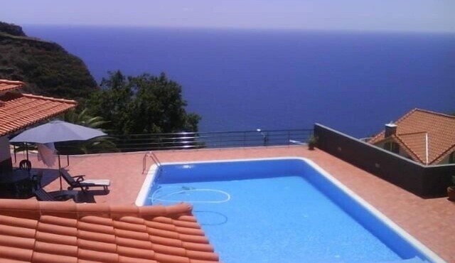 Luxury Villa with private pool, beautiful ocean views and mountain