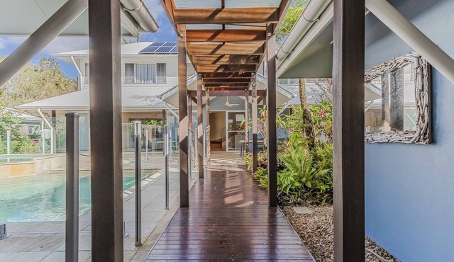 Macadamia Ocean Escape