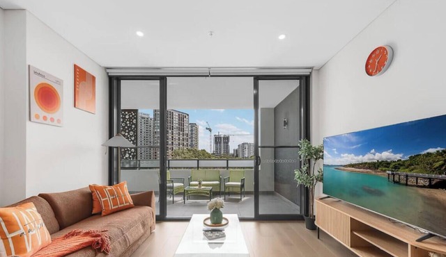 Macquarie Park 3BR Apt | Near Metro & Uni, Parking