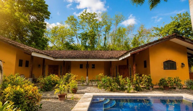Main road to Jaco Villa near Carara National Park, private pool & WiFi, Air
