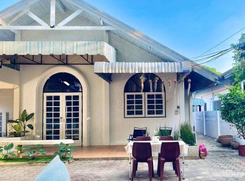 Mali Cottage