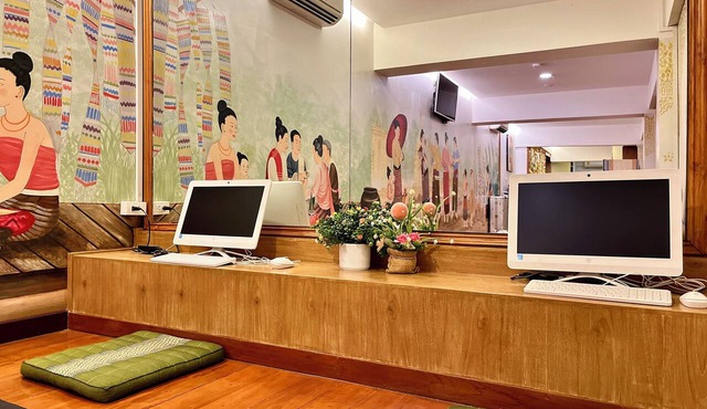 Mariya Lady Hostel At Suvarnabhumi Airport - Female Only