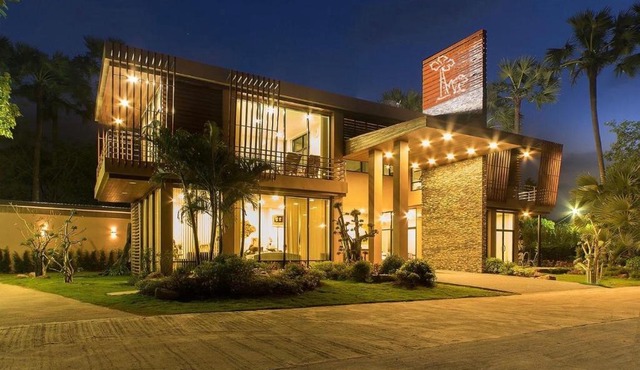 Mavaree resort