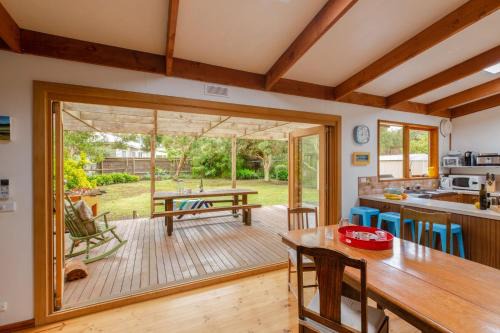 Merricks Surf Cottage - Charming Beachfront Bliss