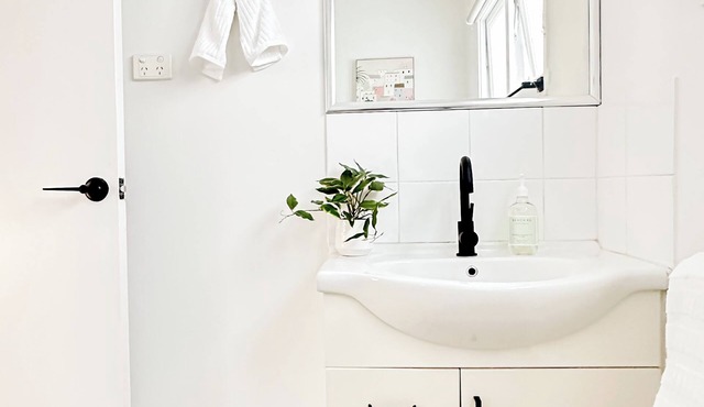 Mi Casa Su Casa | 2BR Sleeps 6 | Free Parking+CBD