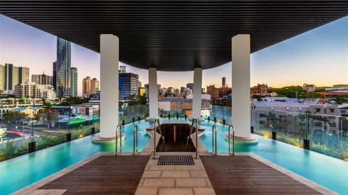 Mickey Clubhouse 1BR with POOL, GYM & SPA