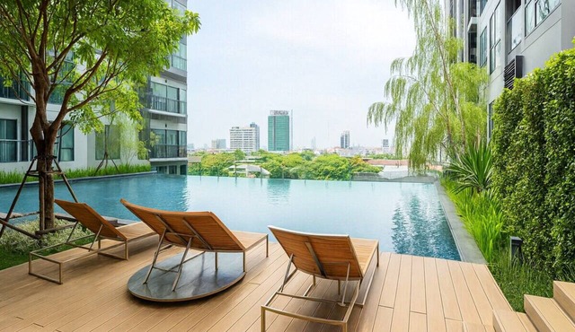 Modern 2BR Thong Lo BTS with Pool, Gym Sauna