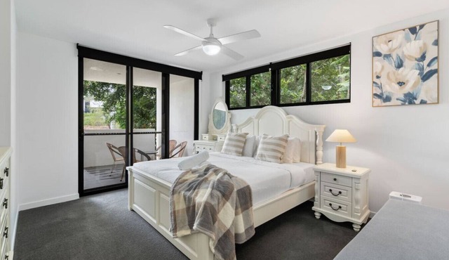 Modern 3BR Apartment near UQ, St Lucia