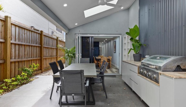 Modern 3BR with Alfresco dining & Garage