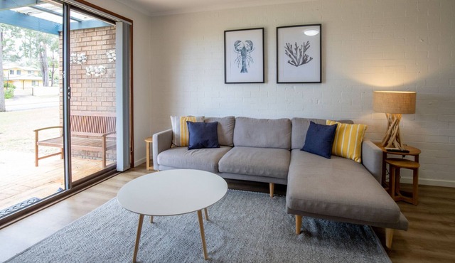 Modern Beachside Comfort 3 Minutes to the Beach