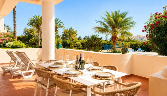 Modern Family Apartment | Pool | Walk to Marinha Beach