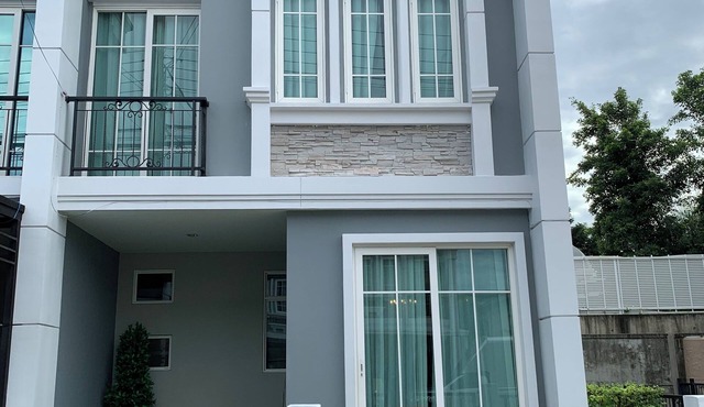 Modern Family Home with Movie Room | Near Airport & Mega Bangna