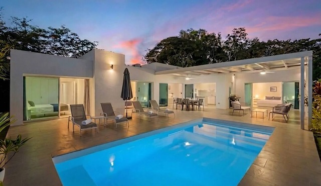 Modern luxury villa I 5 min walk to beach & town