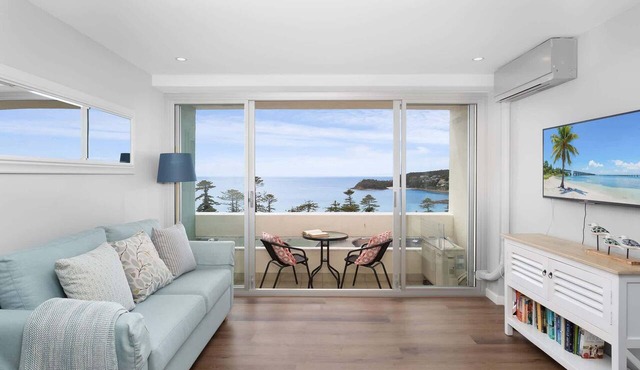 Modern Manly Apartment with Stunning Views, Pool