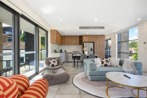 Modern Marrickville 2BR 5 Min Walk to Train